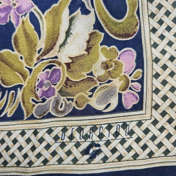 Georgiou scarves  - Picture 3 of 6